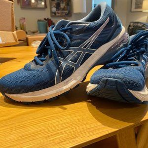 Women's ASICS GT-2000 9